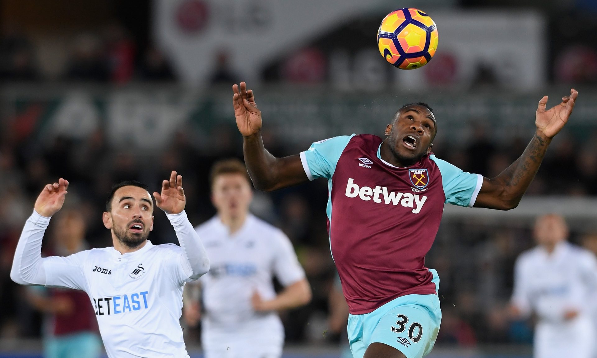 TA：前利物浦助教林德斯将与英冠球队诺维奇谈执教事宜.